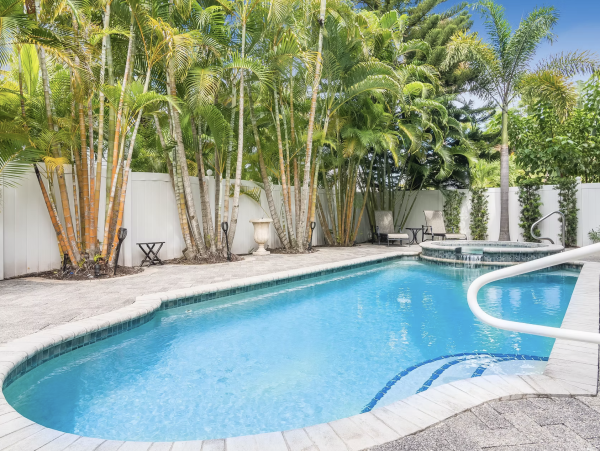 Luxury Both Sides of Duplex Sleeps 14 Guests 95 Steps to Beach