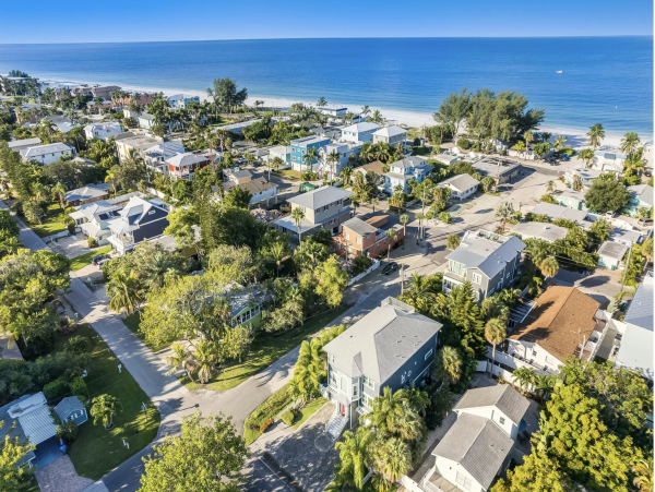 Luxury Both Sides of Duplex Sleeps 14 Guests 95 Steps to Beach