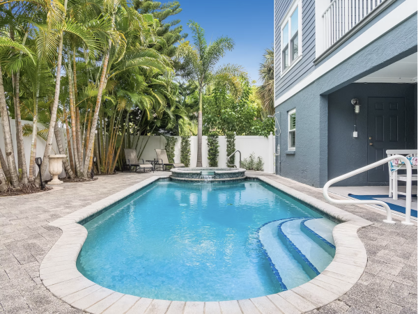 Luxury Both Sides of Duplex Sleeps 14 Guests 95 Steps to Beach