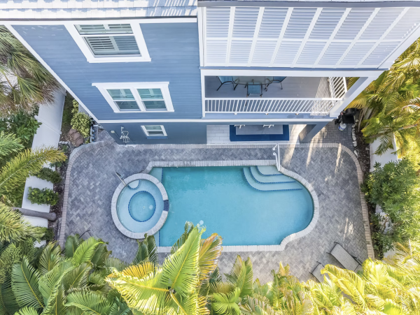 Luxury Both Sides of Duplex Sleeps 14 Guests 95 Steps to Beach