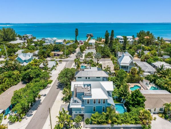 Anna Maria Island Vacation Home Walk to Beach