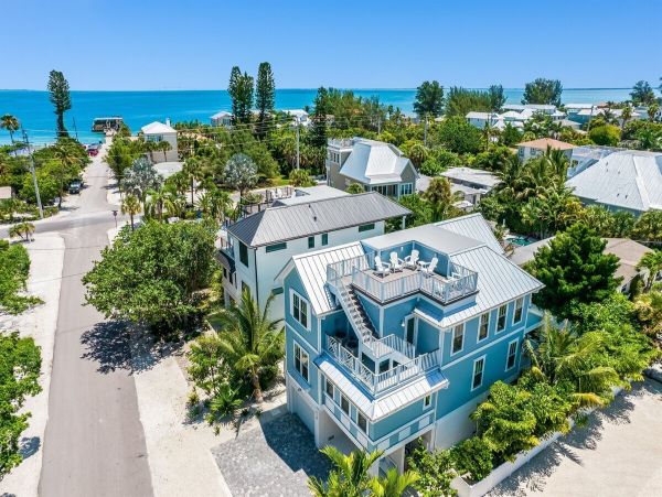 Anna Maria Island Vacation Home Walk to Beach