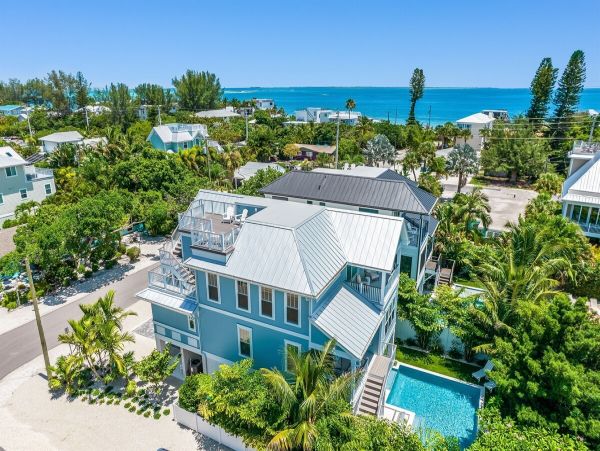 Anna Maria Island Vacation Home Walk to Beach