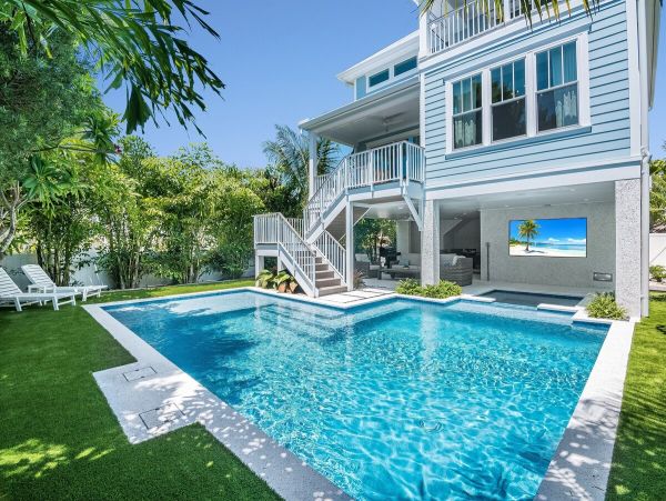 Anna Maria Island Vacation Home Walk to Beach