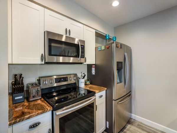 Holmes Beach Vacation Home 3 Bedroom Walk to Beach