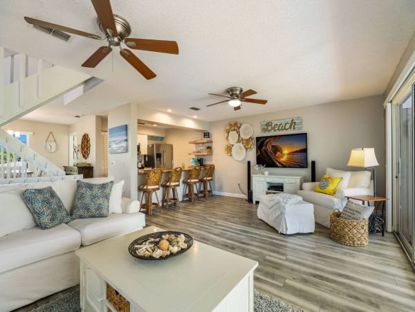 Holmes Beach Vacation Home 3 Bedroom Walk to Beach