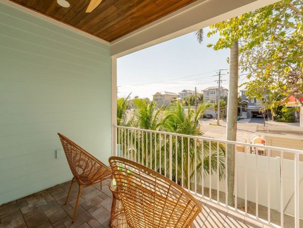 Seven Bedrooms Residence Steps From The Beach