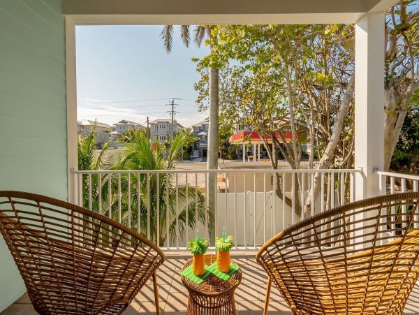 Seven Bedrooms Residence Steps From The Beach