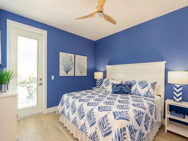 Seven Bedrooms Residence Steps From The Beach