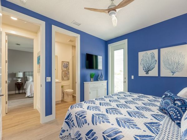 Seven Bedrooms Residence Steps From The Beach