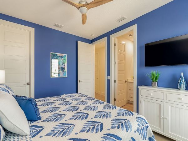 Seven Bedrooms Residence Steps From The Beach