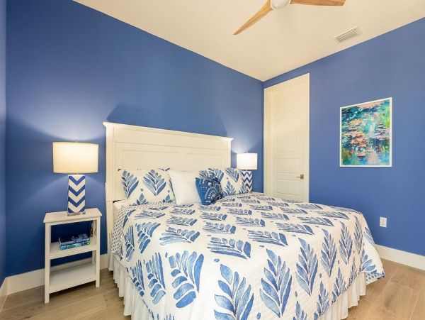 Seven Bedrooms Residence Steps From The Beach