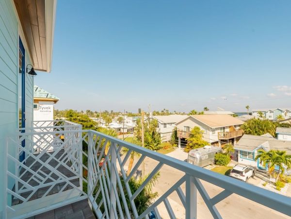 Seven Bedrooms Residence Steps From The Beach