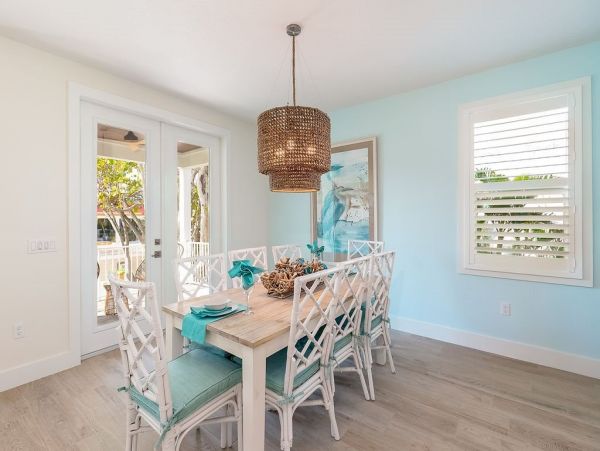 Seven Bedrooms Residence Steps From The Beach