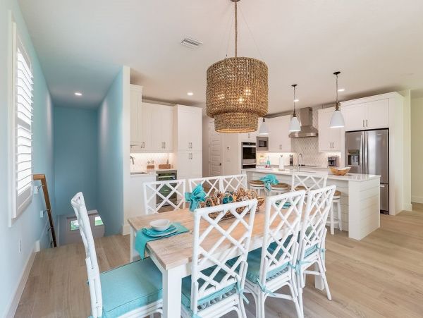 Seven Bedrooms Residence Steps From The Beach