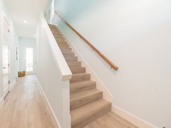 Seven Bedrooms Residence Steps From The Beach