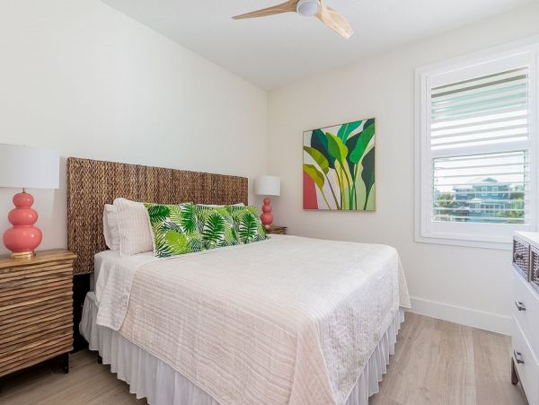 Seven Bedrooms Residence Steps From The Beach