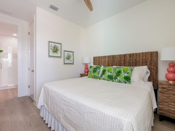 Seven Bedrooms Residence Steps From The Beach
