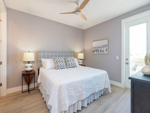 Seven Bedrooms Residence Steps From The Beach
