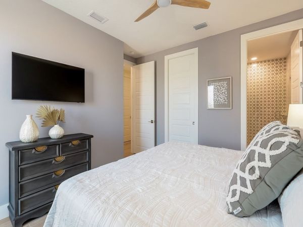 Seven Bedrooms Residence Steps From The Beach