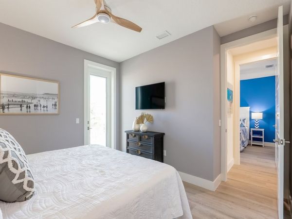Seven Bedrooms Residence Steps From The Beach
