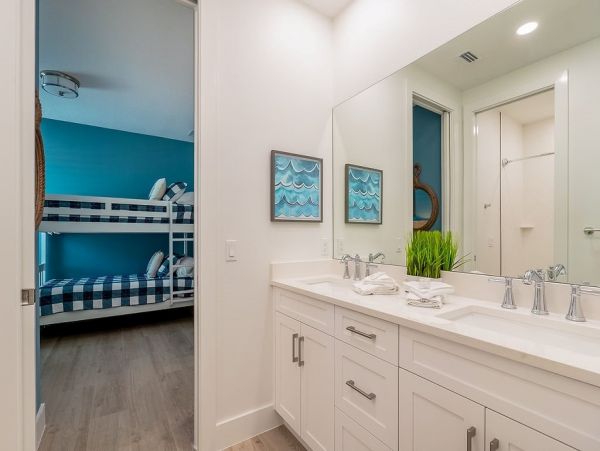 Seven Bedrooms Residence Steps From The Beach
