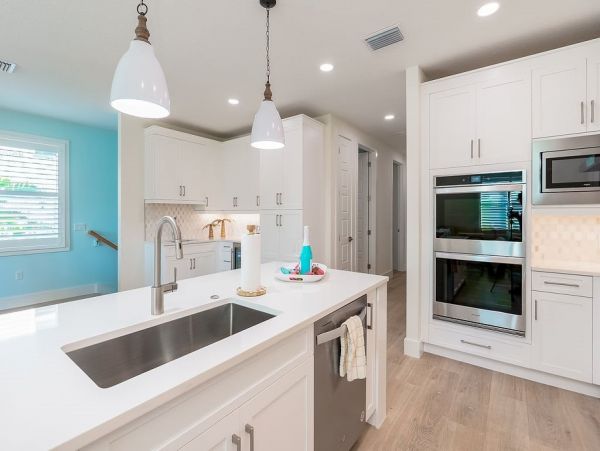 Seven Bedrooms Residence Steps From The Beach