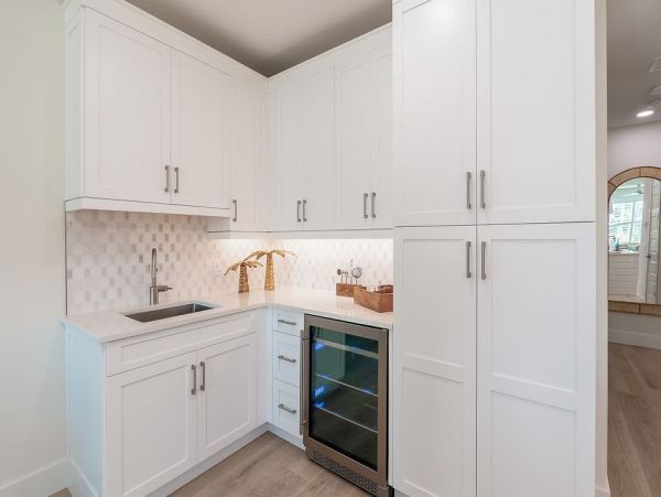 Seven Bedrooms Residence Steps From The Beach