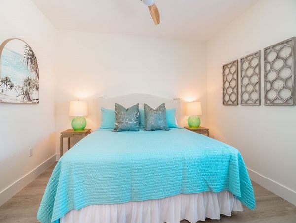 Seven Bedrooms Residence Steps From The Beach