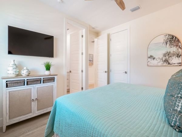 Seven Bedrooms Residence Steps From The Beach
