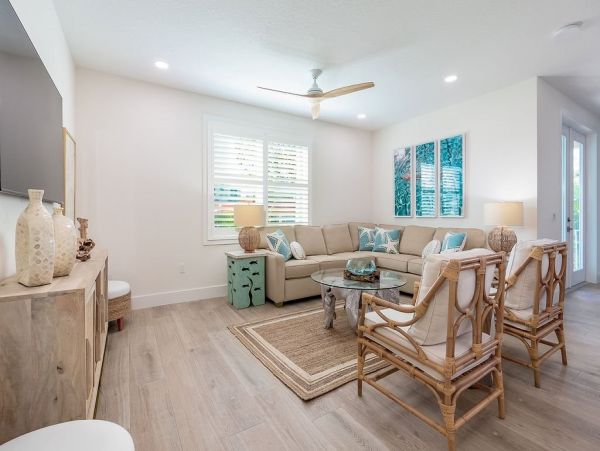 Seven Bedrooms Residence Steps From The Beach