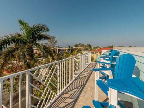 Seven Bedrooms Residence Steps From The Beach