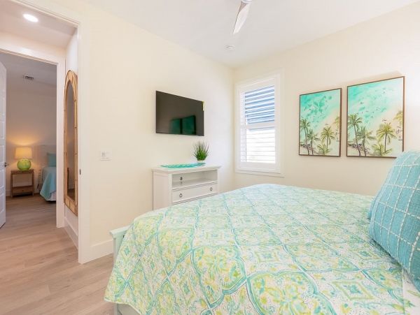 Seven Bedrooms Residence Steps From The Beach
