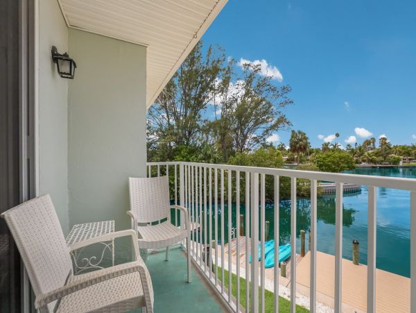 Anna Maria Two Bedroom Condo Sleeps Four Guests