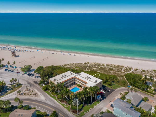 Beachfront 2 Bedroom Vacation Condo in Anna Maria Island