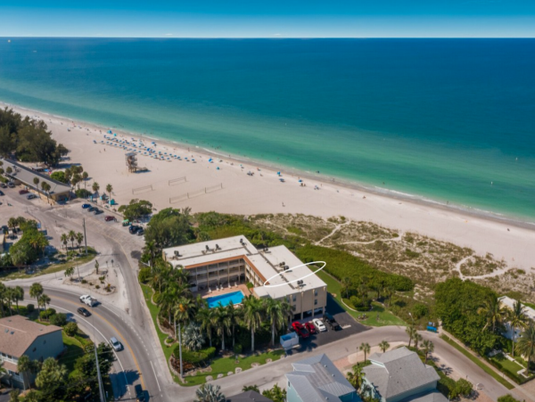 Beachfront 2 Bedroom Vacation Condo in Anna Maria Island