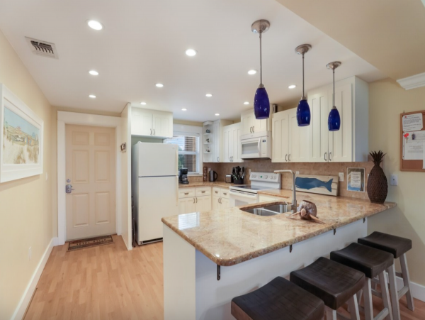 Beachfront 2 Bedroom Vacation Condo in Anna Maria Island