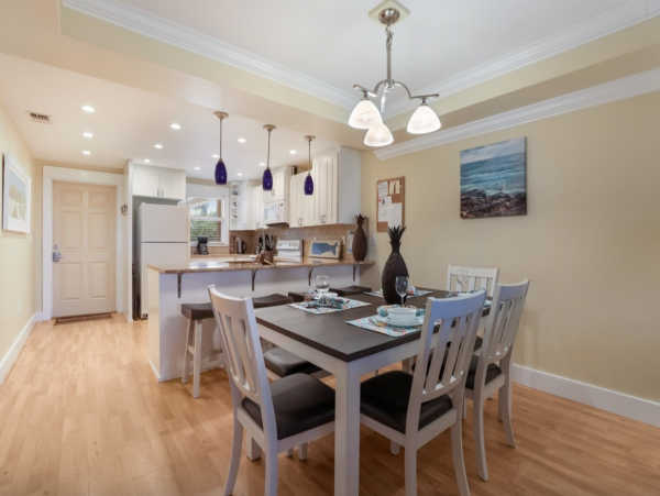 Beachfront 2 Bedroom Vacation Condo in Anna Maria Island