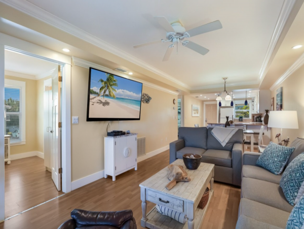 Beachfront 2 Bedroom Vacation Condo in Anna Maria Island