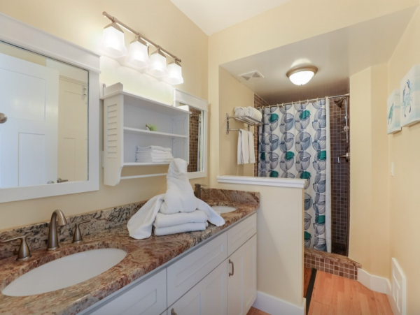 Beachfront 2 Bedroom Vacation Condo in Anna Maria Island
