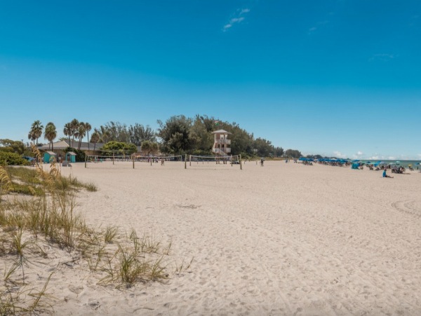 Beachfront 2 Bedroom Vacation Condo in Anna Maria Island
