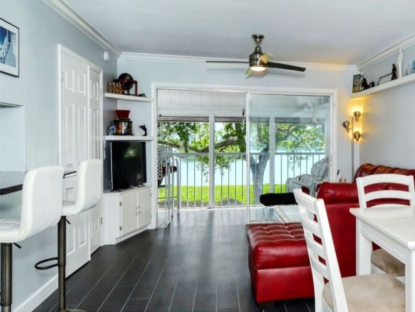 Siesta Key Vacation Condo Two Bedroom Walk to Beach