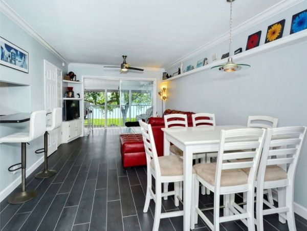 Siesta Key Vacation Condo Two Bedroom Walk to Beach