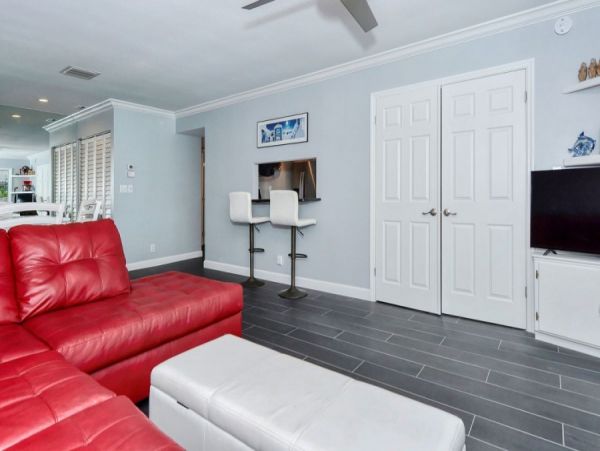 Siesta Key Vacation Condo Two Bedroom Walk to Beach