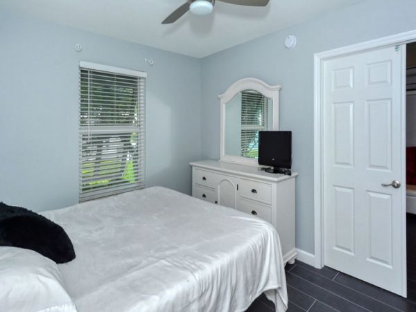 Siesta Key Vacation Condo Two Bedroom Walk to Beach