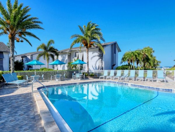 Siesta Key Vacation Condo Two Bedroom Walk to Beach