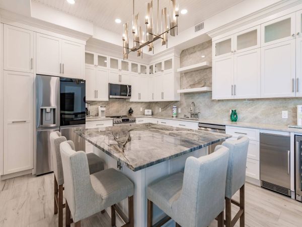 Siesta Key 3 Bedroom Gulf Side Condo with Lush Garden View, Steps to Beach