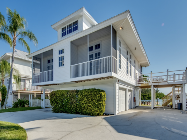 Walk to beach Fort Myers World Class Waterfront Rental- Pool