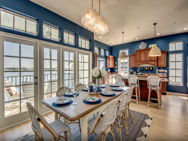 Walk to beach Fort Myers World Class Waterfront Rental- Pool