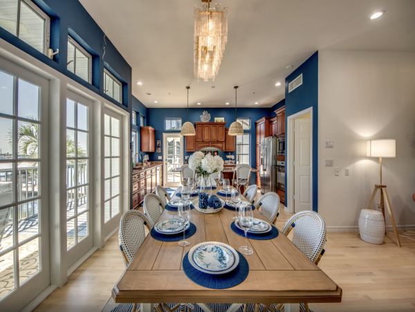 Walk to beach Fort Myers World Class Waterfront Rental- Pool